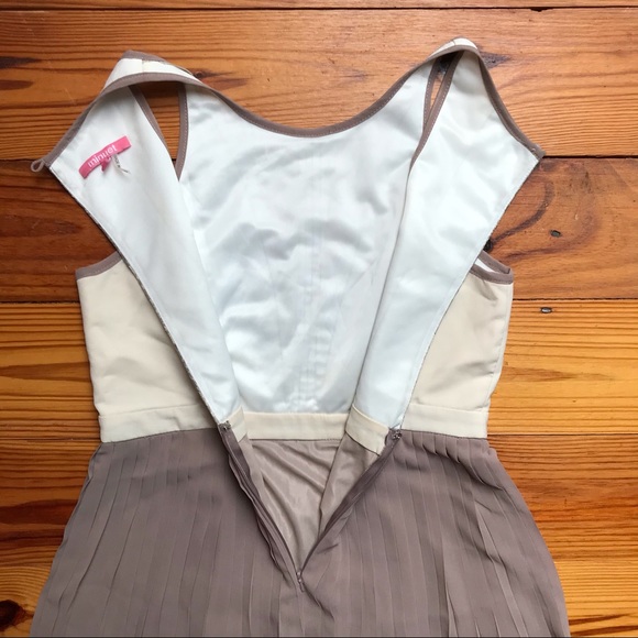 Minuet Cream Beige Pleated Lace A-Line Dress, EUC, M - Picture 14 of 15